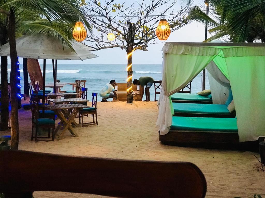 Hôtel Toddy Unawatuna Extérieur photo